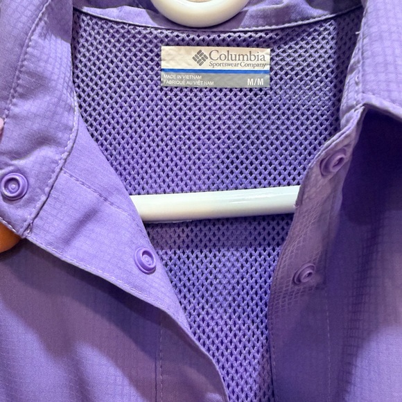 Columbia Women’s Fishing Shirt - Picture 2 of 3